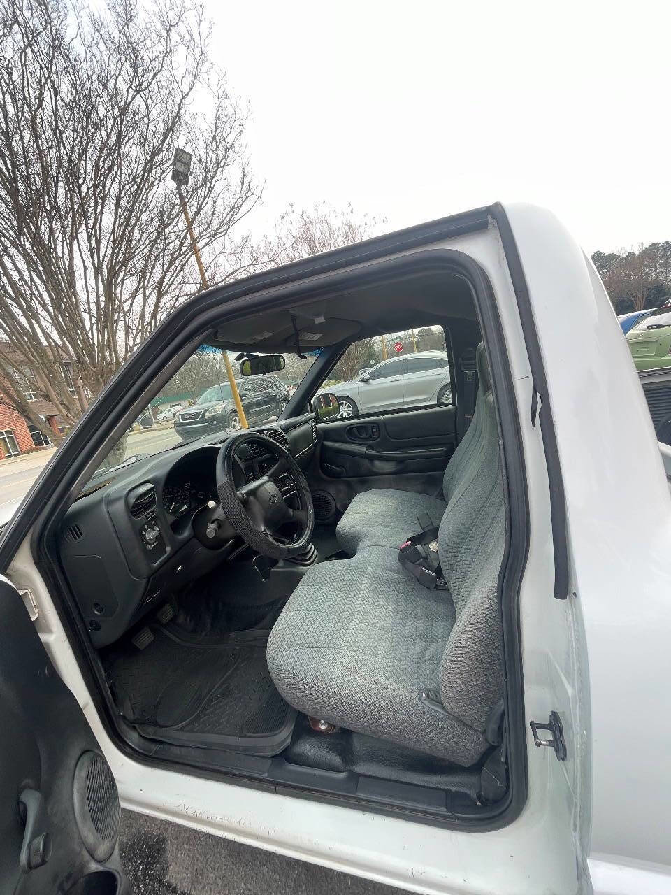 Used 1999 Chevrolet S10 Pickup 2WD Regular Cab image 12