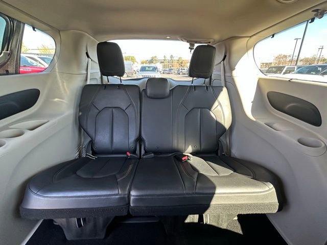 Used 2019 Chrysler Pacifica Touring-L image 31