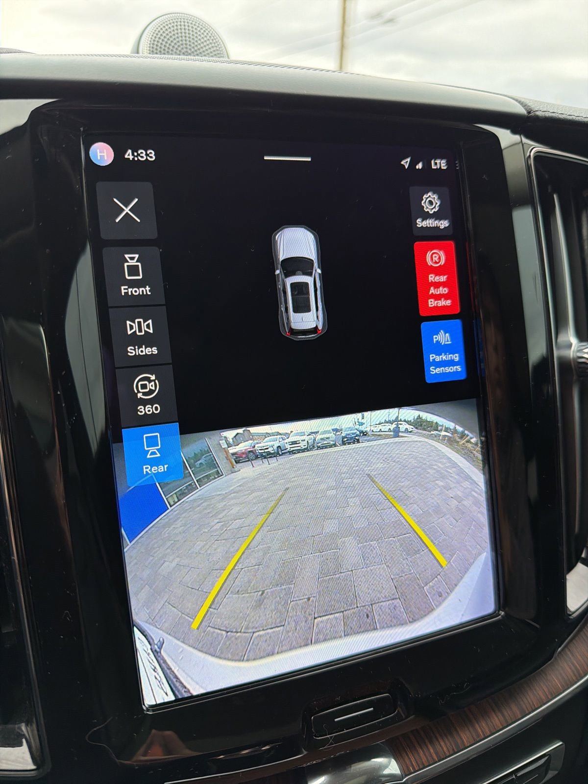 Used 2023 Volvo XC60 B5 Ultimate image 32