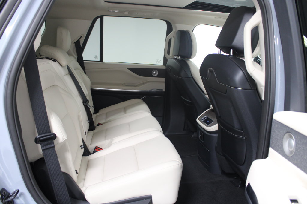 New 2027 Lincoln Navigator Reserve AWD/4WD image 32