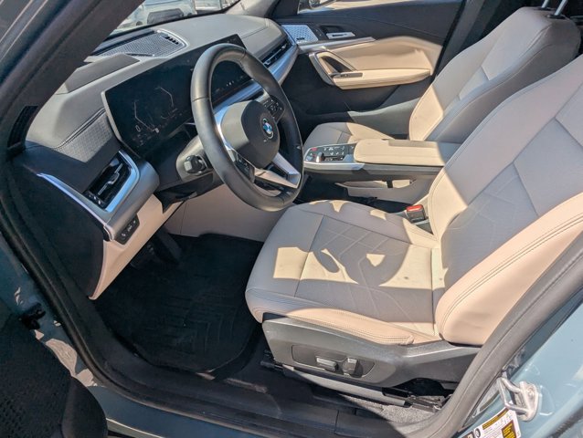 Used 2025 BMW X2 xDrive28i w/ Premium Package image 16