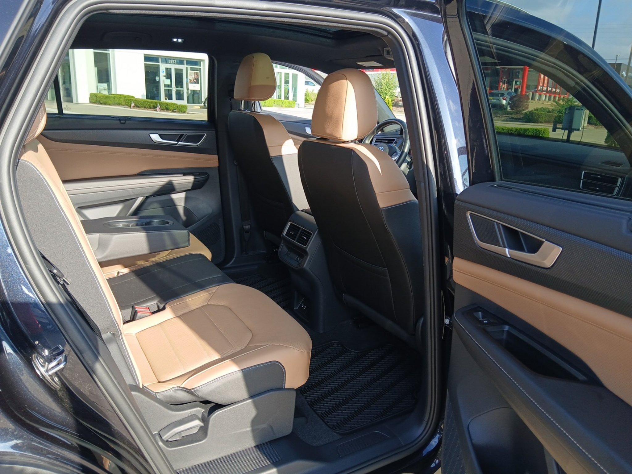Certified 2025 Volkswagen Atlas Cross Sport SEL AWD/4WD image 25