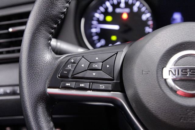 Used 2020 Nissan Rogue SV image 25