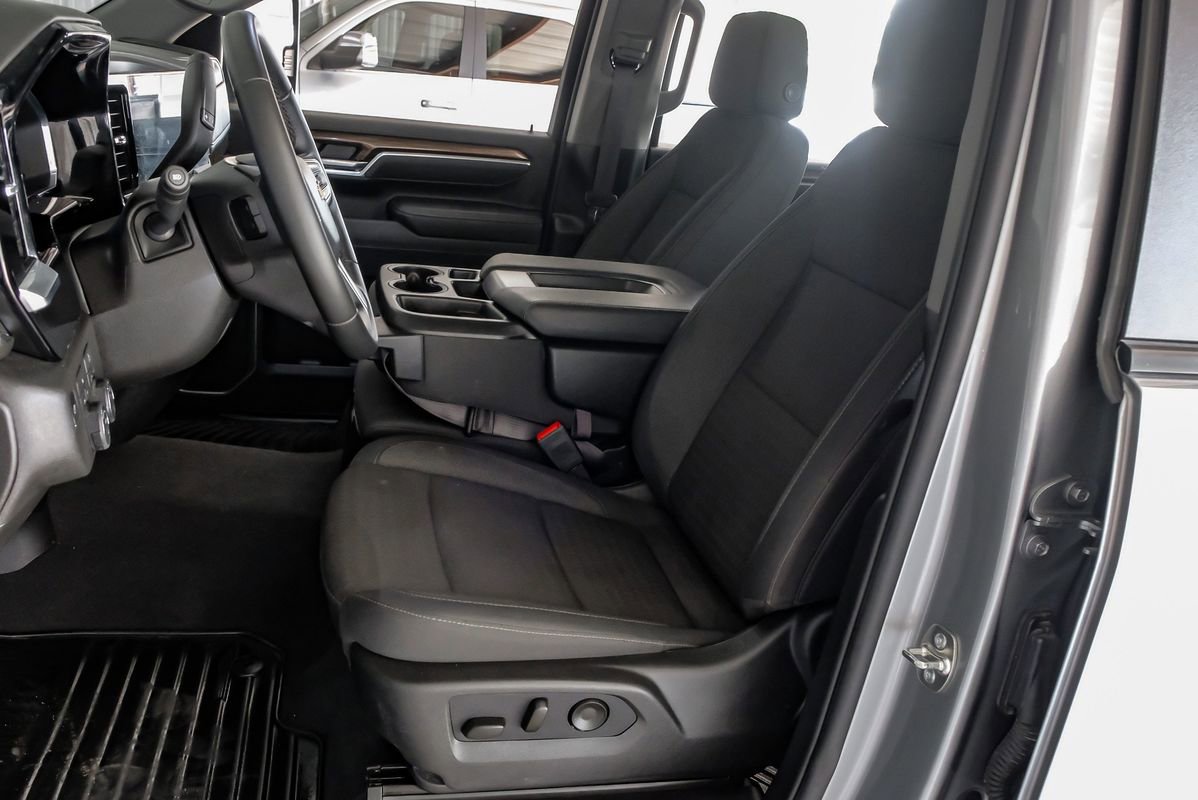 Used 2025 Chevrolet Silverado 2500 LT w/ Convenience Package image 30