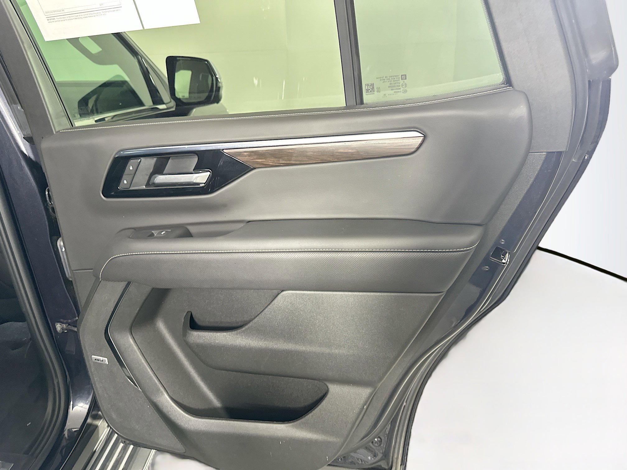 Used 2025 Chevrolet Tahoe Premier image 32