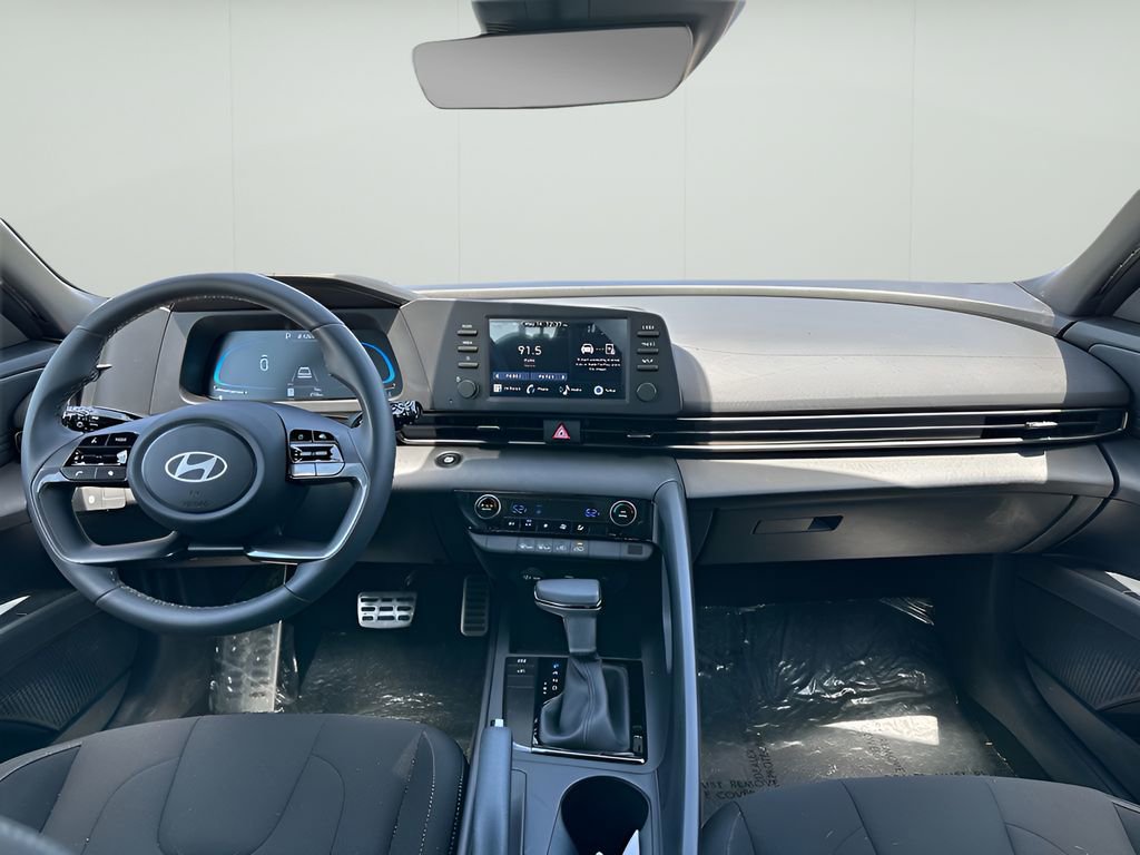 Used 2025 Hyundai Elantra Sport image 9