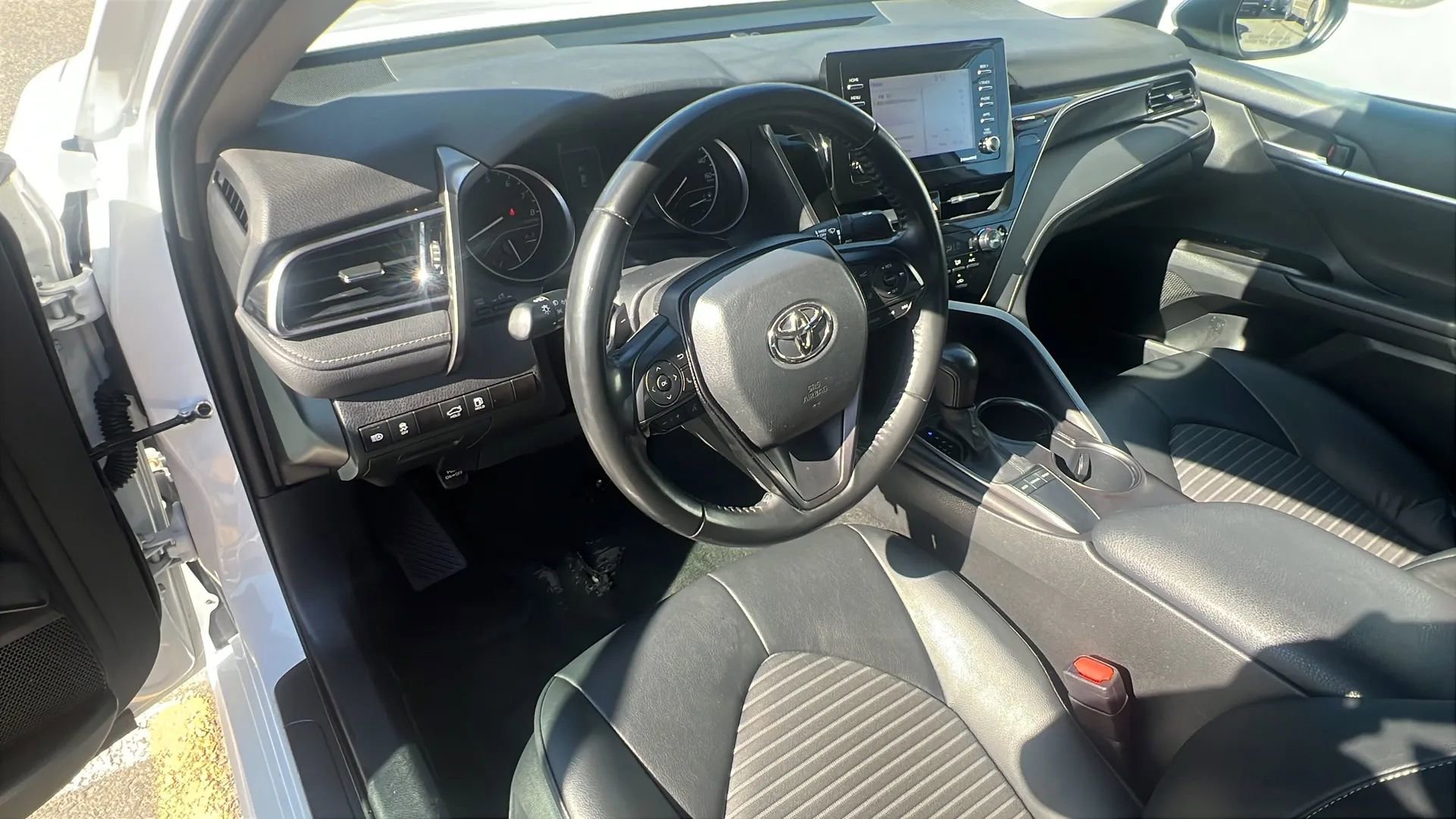 Used 2023 Toyota Camry SE image 23