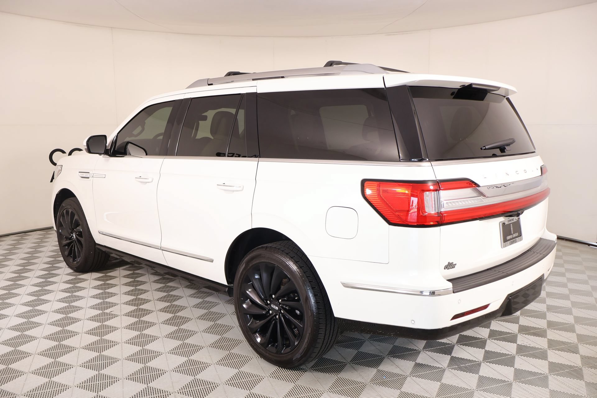 Used 2020 Lincoln Navigator Reserve w/ Equipment Group 208A Reserve AWD/4WD image 25