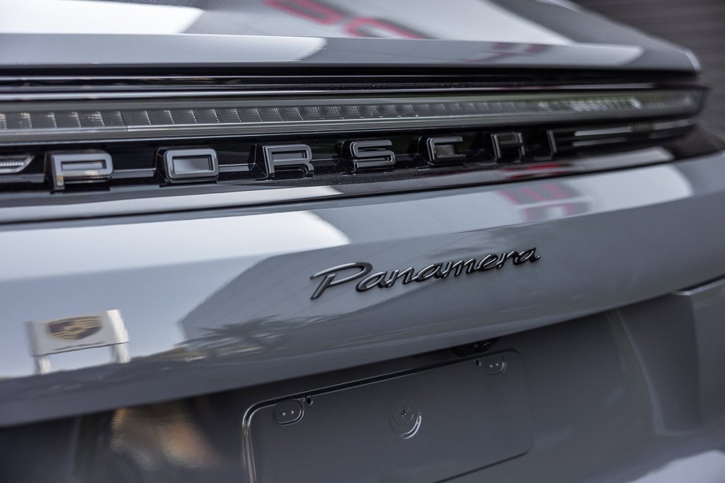 Used 2025 Porsche Panamera image 25