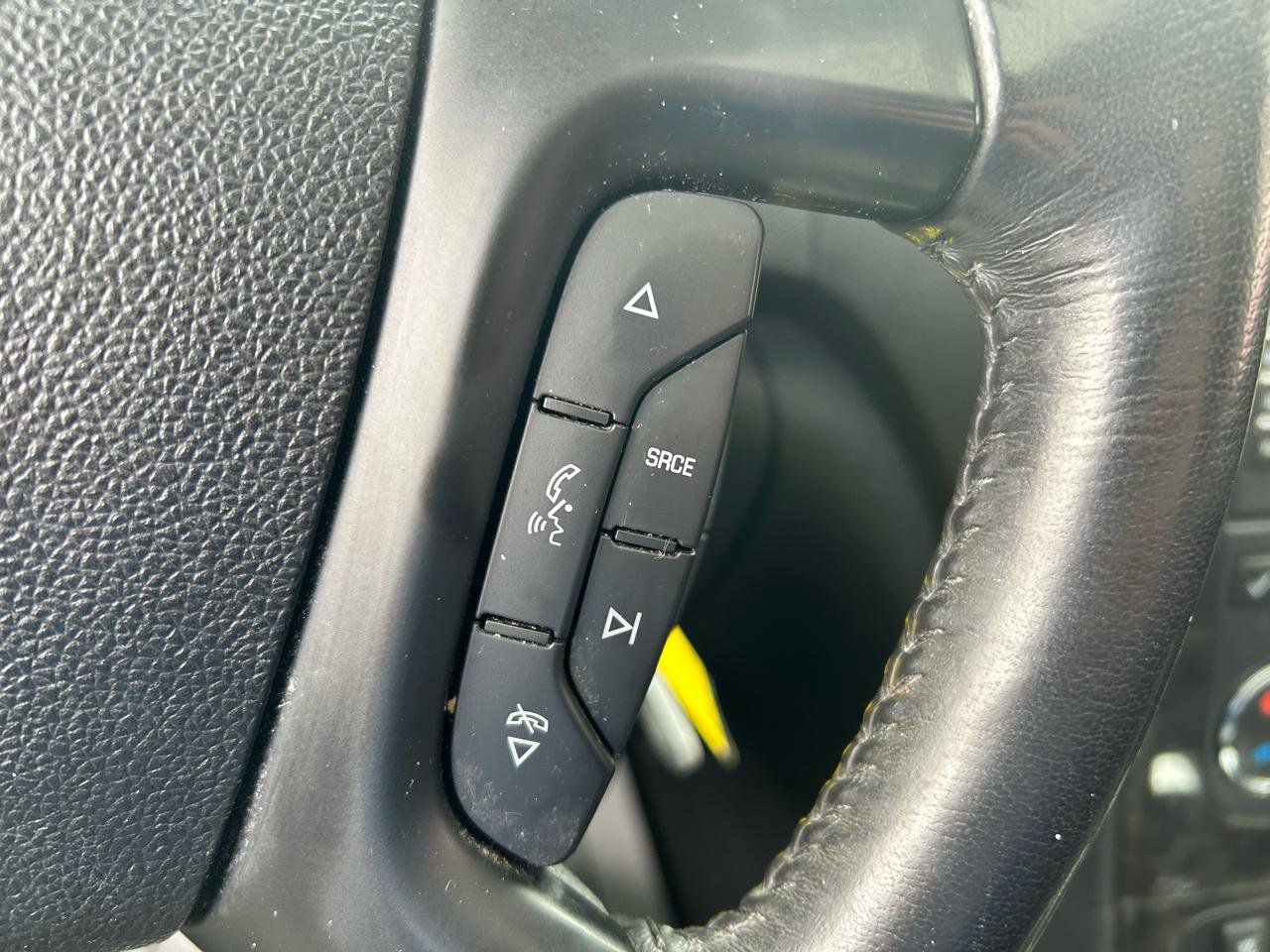 Used 2011 GMC Acadia Denali image 21