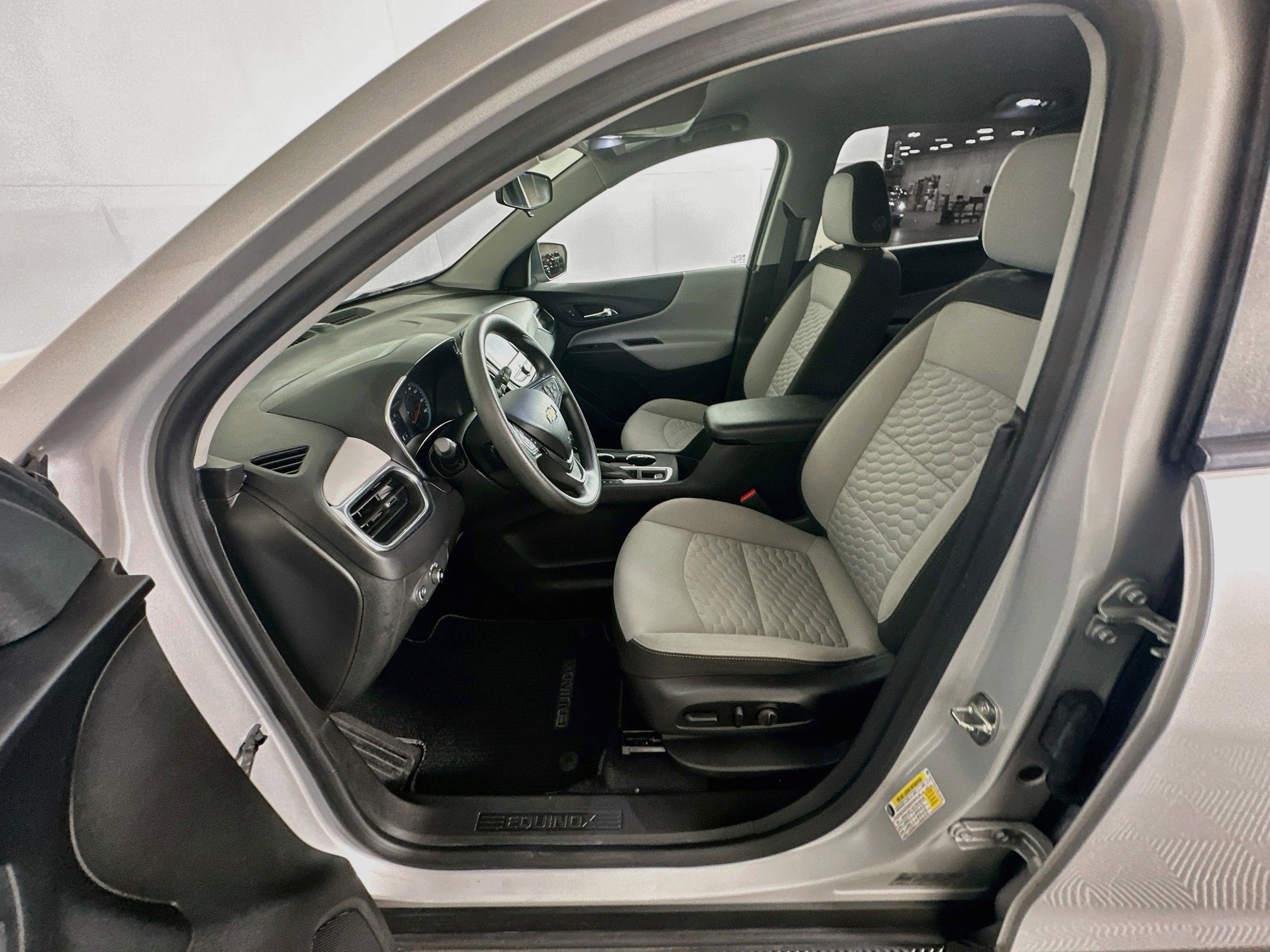 Used 2021 Chevrolet Equinox LS w/ LS Convenience Package FWD image 13