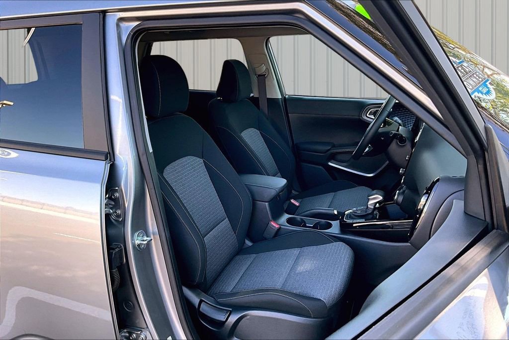 Used 2024 Kia Soul EX image 17