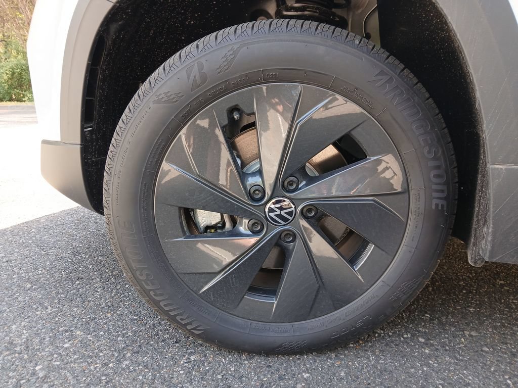 New 2026 Volkswagen Taos S FWD image 25