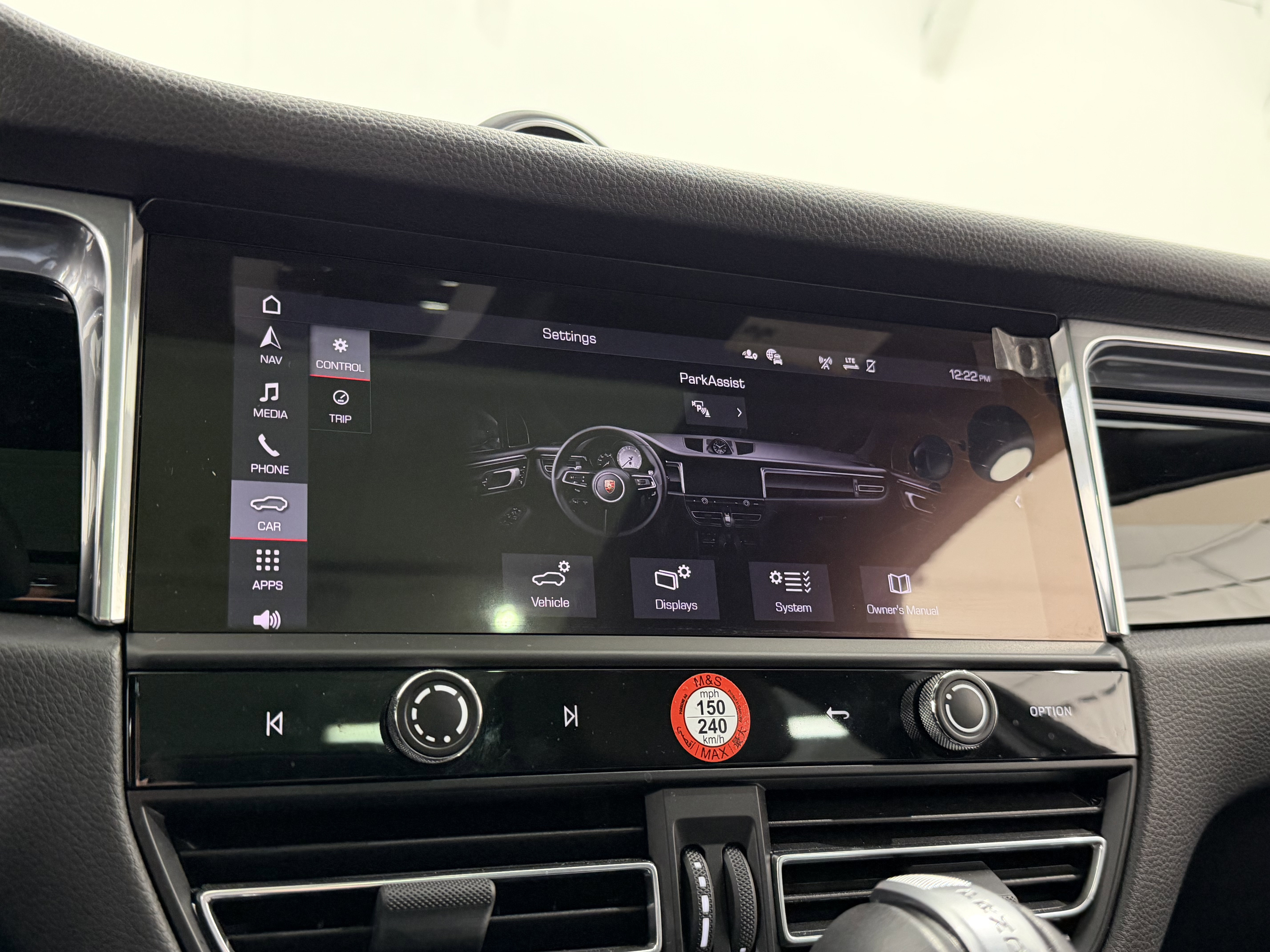 Certified 2025 Porsche Macan image 40