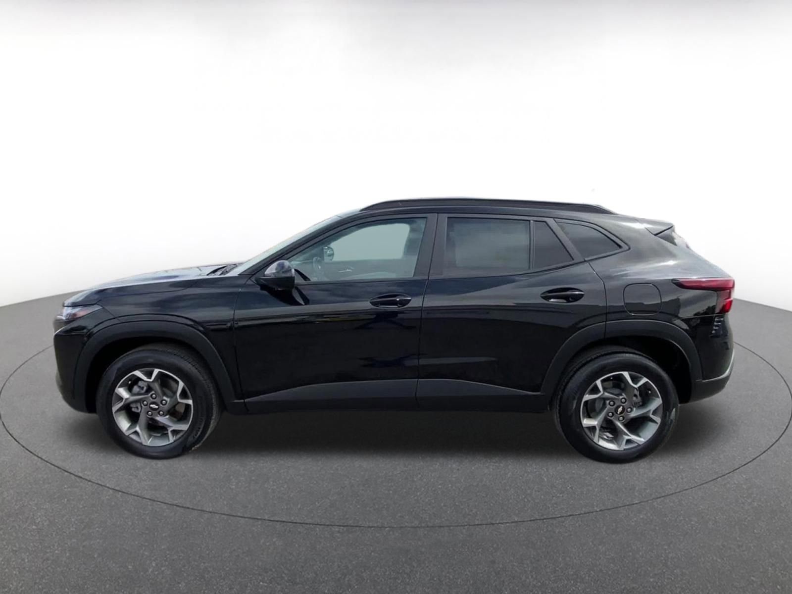 Used 2025 Chevrolet Trax LT w/ LT Convenience Package FWD image 9
