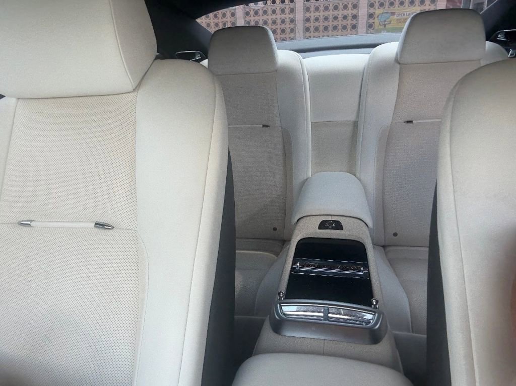Used 2016 Rolls-Royce Wraith image 18
