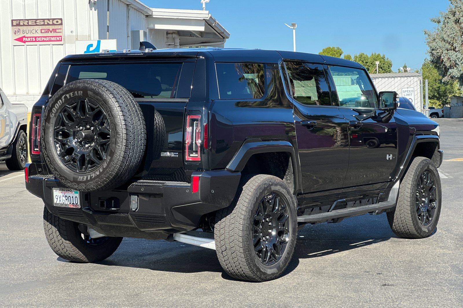 Used 2025 GMC Hummer EV 2X AWD/4WD image 4