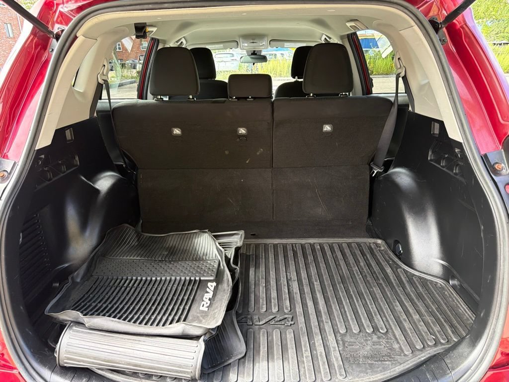 Used 2018 Toyota RAV4 LE AWD/4WD image 29