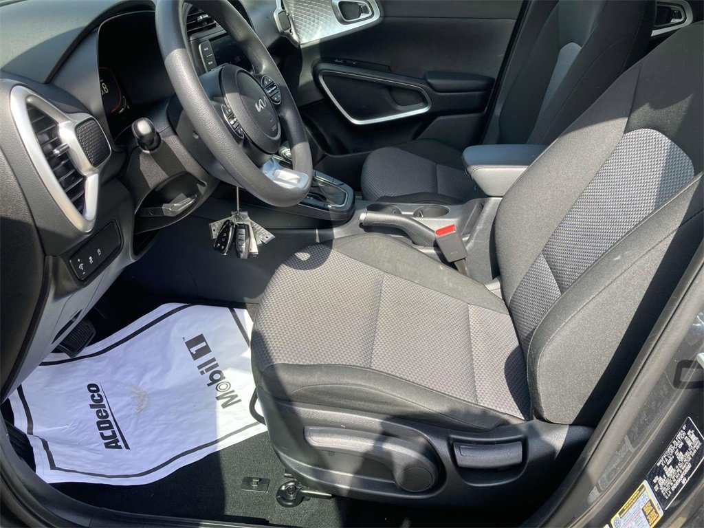Used 2023 Kia Soul LX image 15