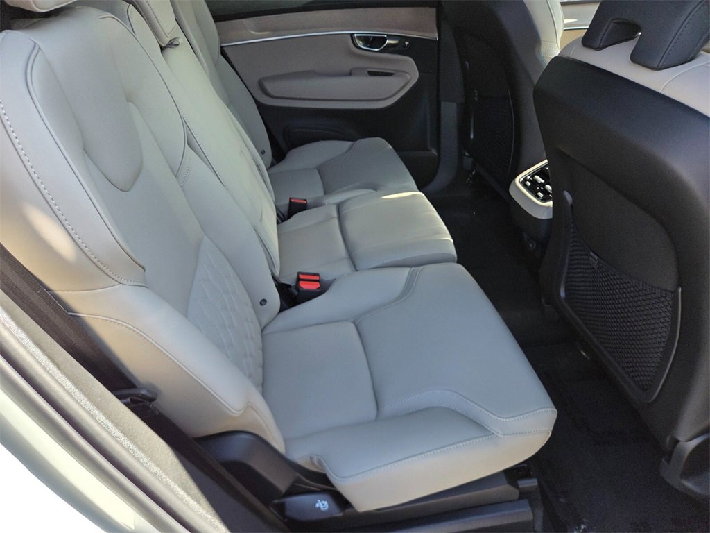 New 2026 Volvo XC90 B6 Plus w/ Protection Package Premier image 16