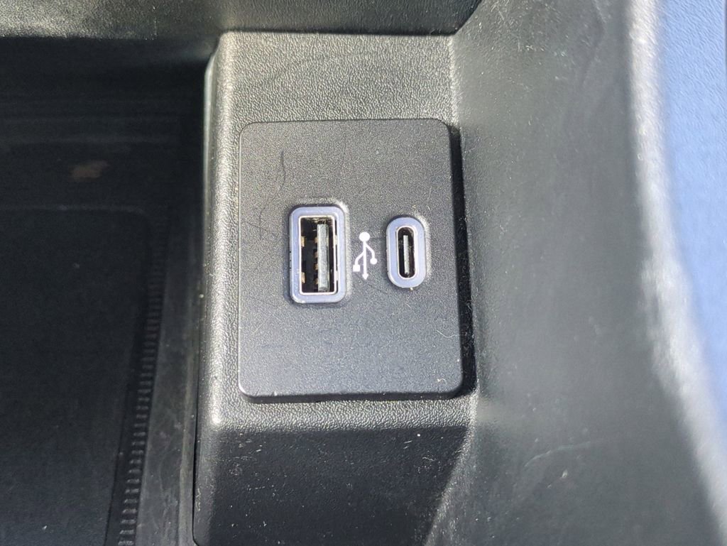 Used 2022 Ford Edge Titanium image 23