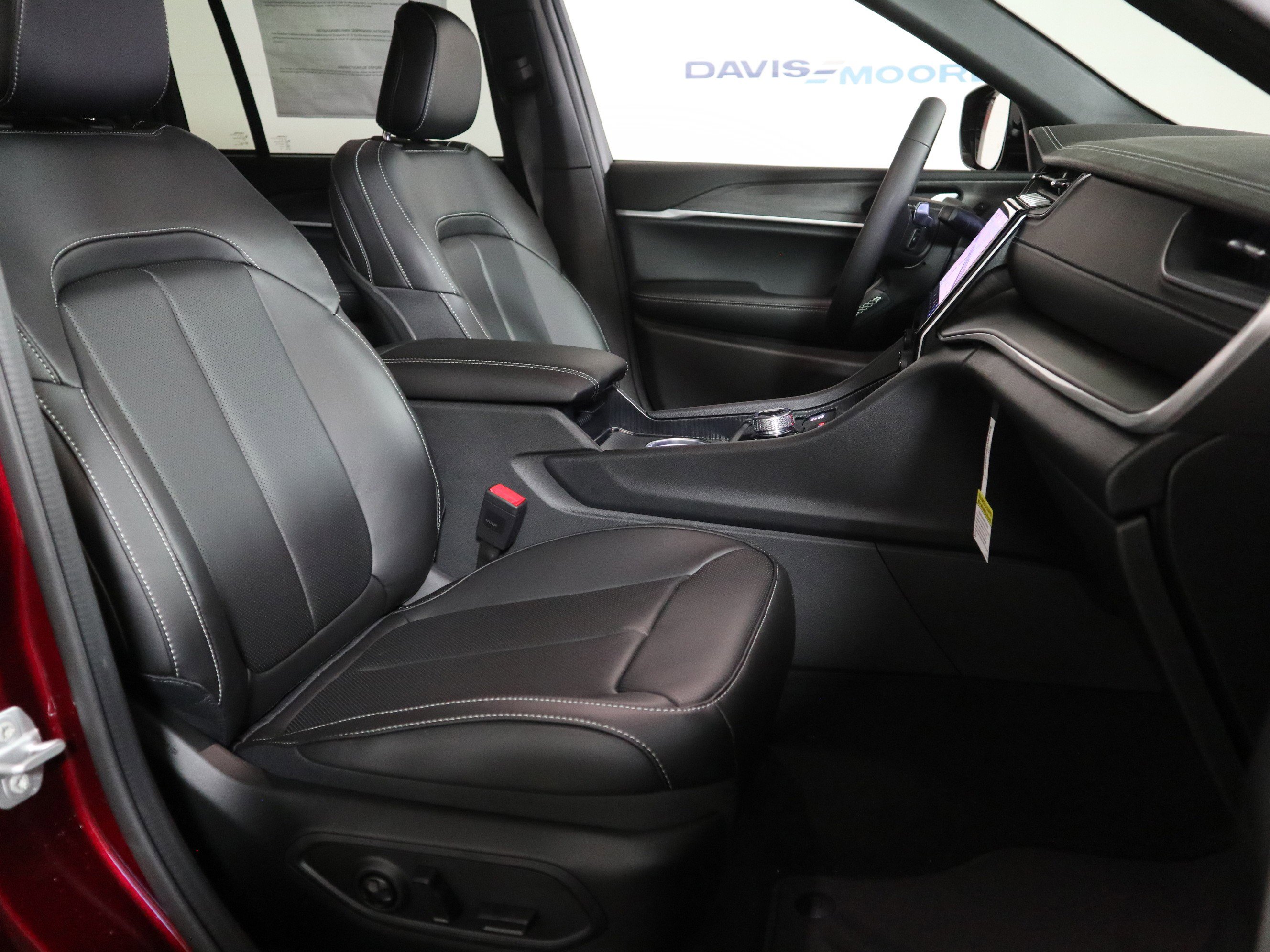 New 2025 Jeep Grand Cherokee Limited w/ Luxury Tech Group II image 20