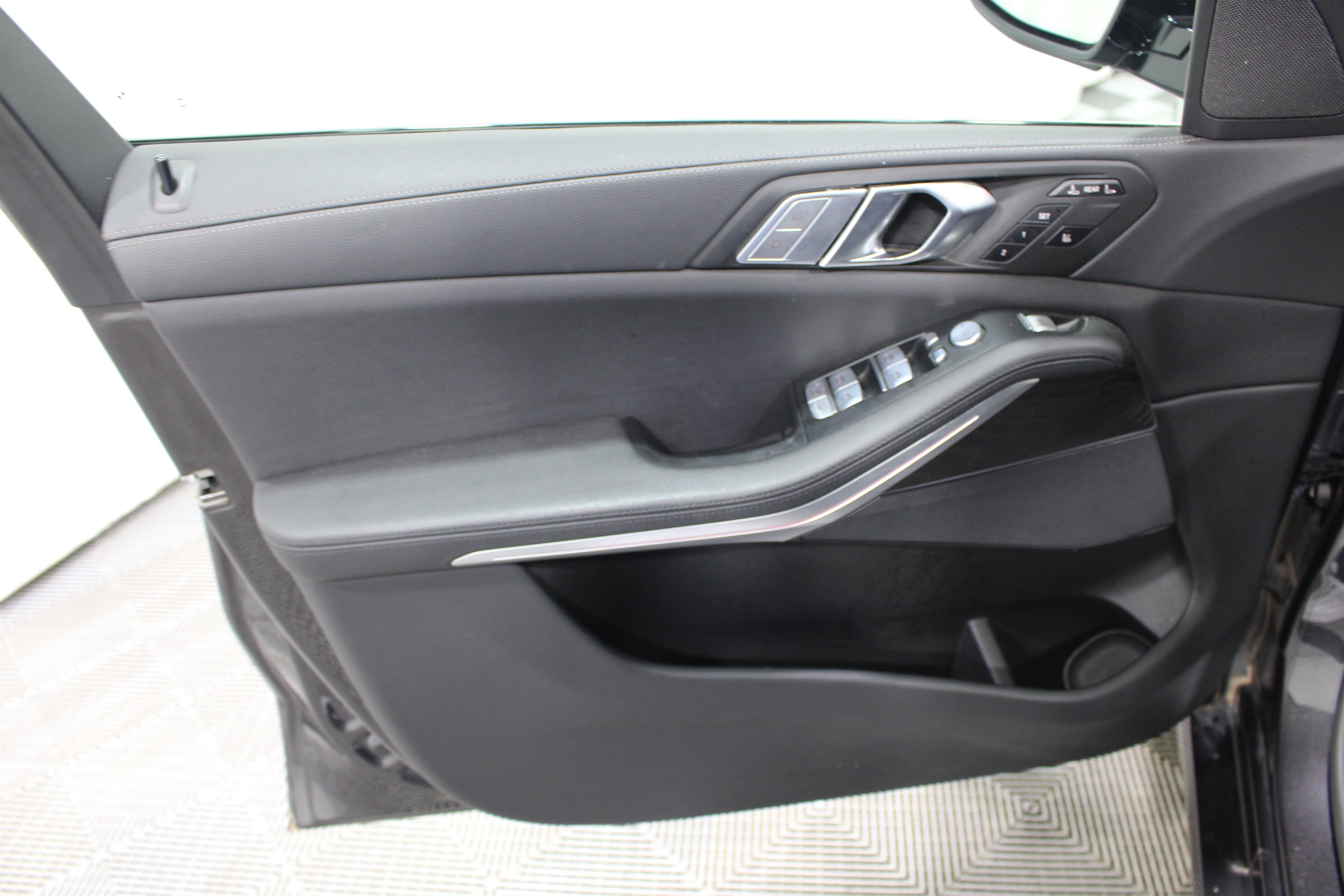 Used 2022 BMW X7 xDrive40i w/ Premium Package AWD/4WD image 6