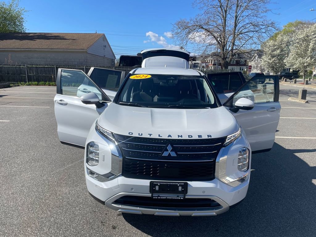 Used 2024 Mitsubishi Outlander SE AWD/4WD image 30