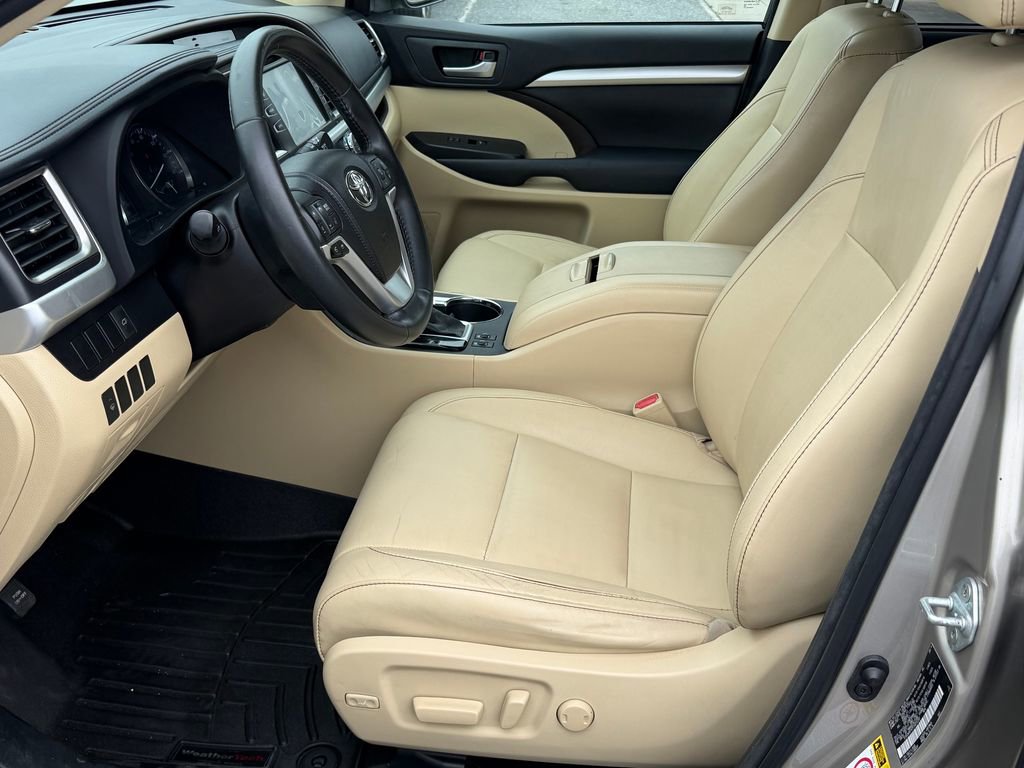 Used 2015 Toyota Highlander XLE AWD/4WD image 31