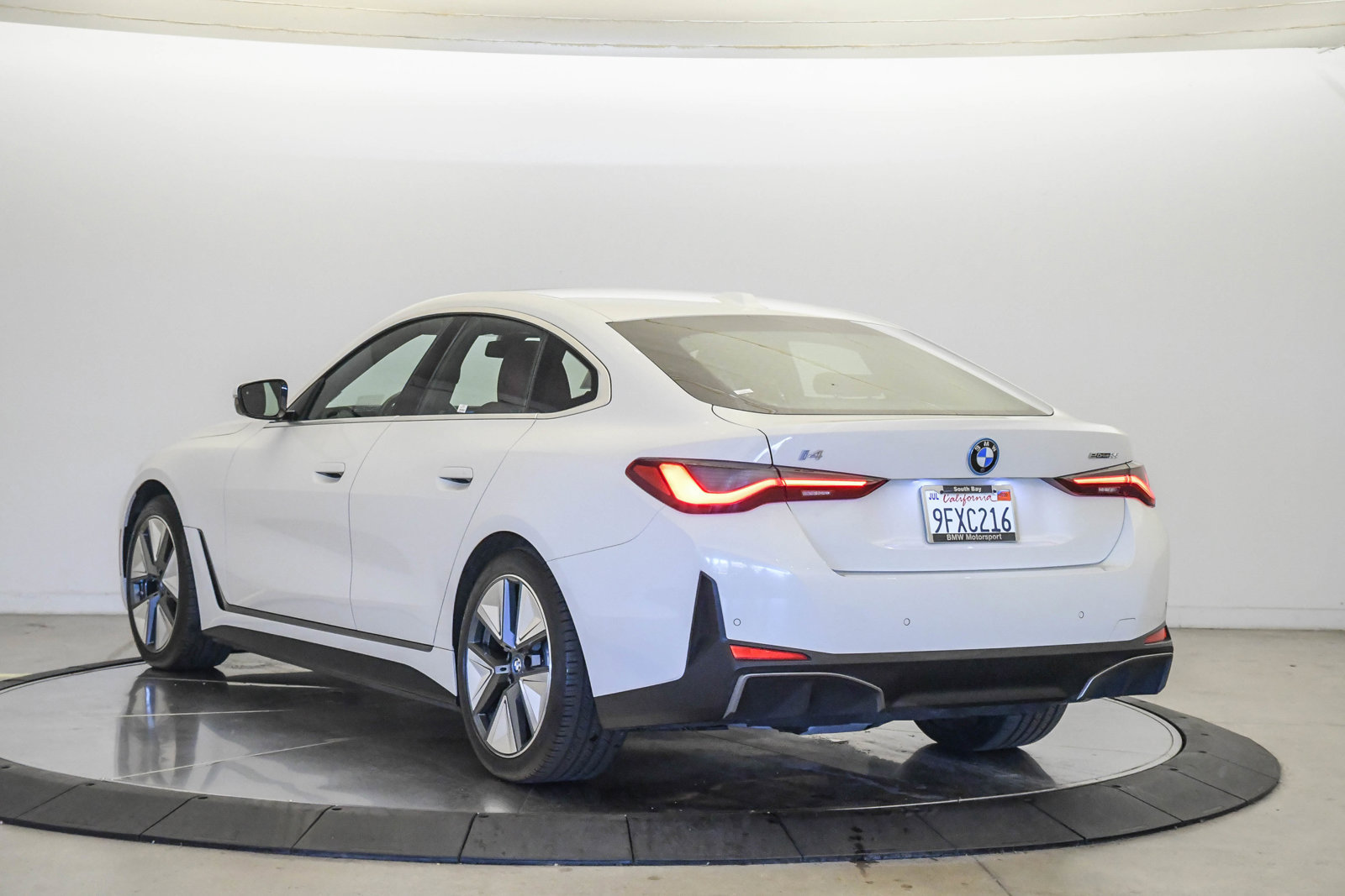 Certified 2023 BMW i4 eDrive35 RWD image 2