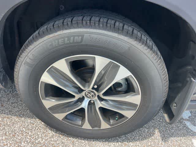 Used 2021 Toyota Highlander XLE FWD image 11