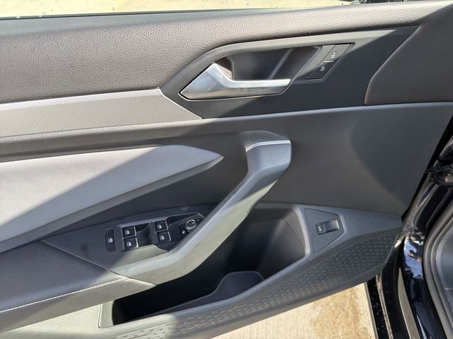 Used 2025 Volkswagen Jetta SE FWD image 15
