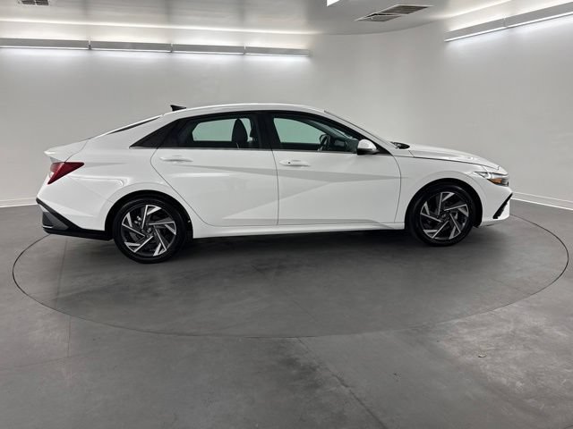 Used 2026 Hyundai Elantra Limited FWD image 8