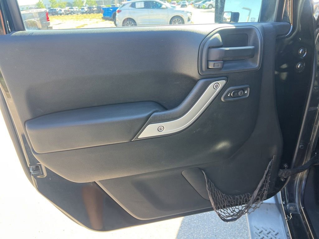 Used 2015 Jeep Wrangler Sahara w/ Connectivity Group AWD/4WD image 21