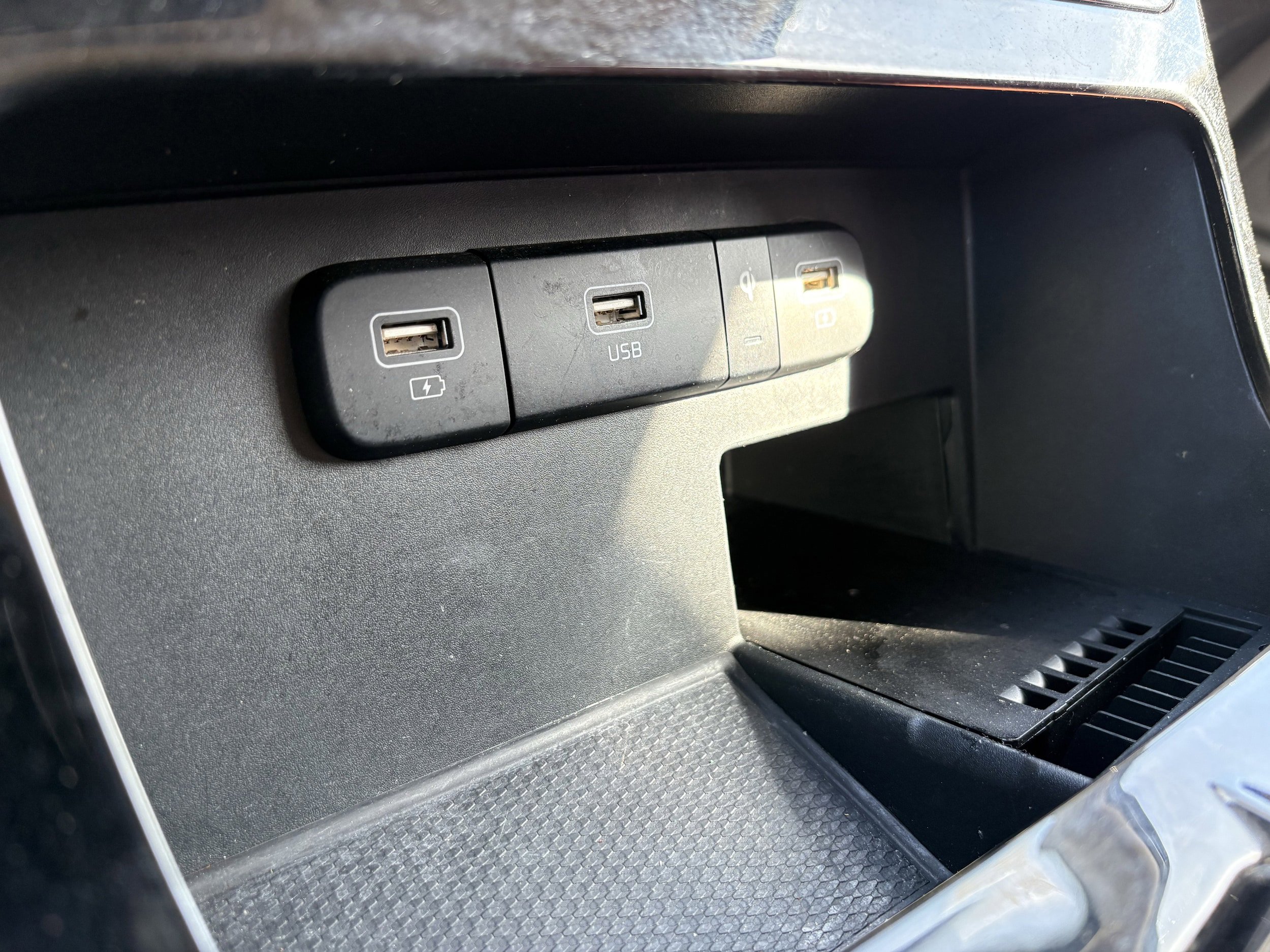 Used 2024 Kia Carnival SX FWD image 21