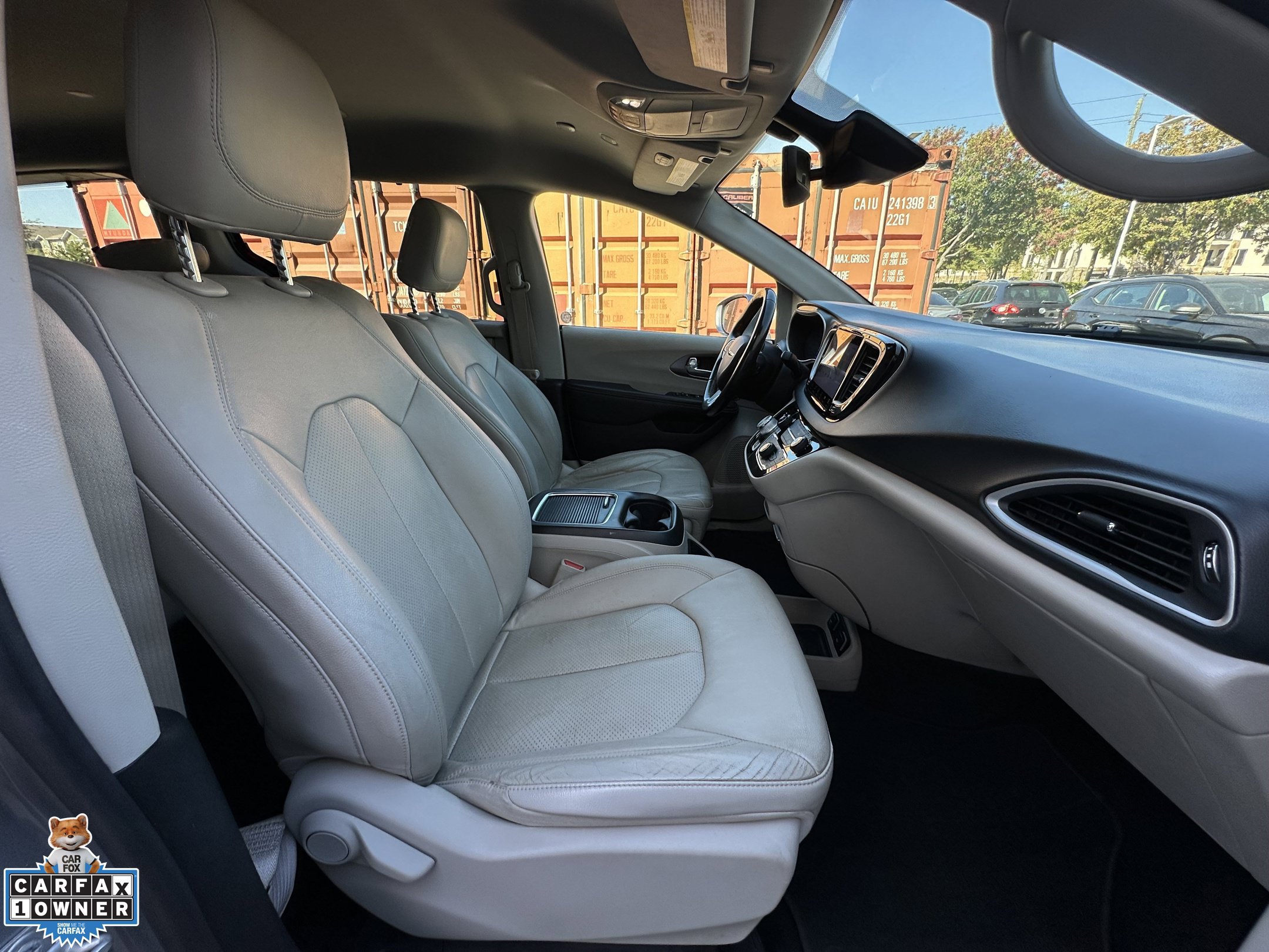 Used 2021 Chrysler Pacifica Touring-L FWD image 34