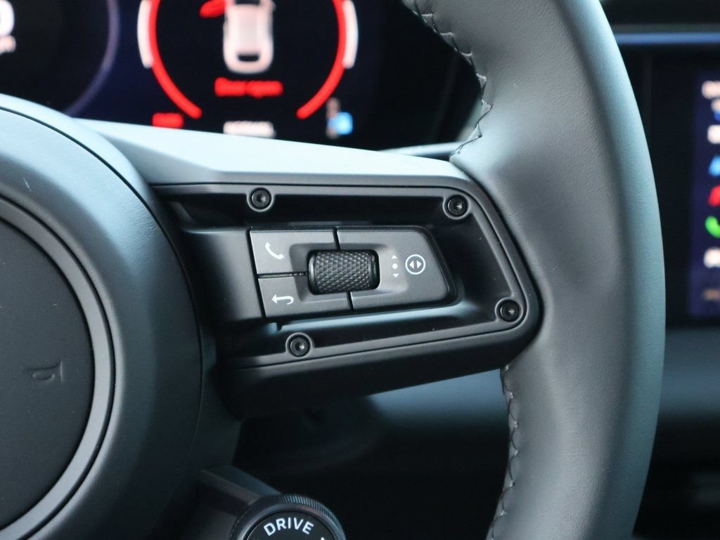 Certified 2025 Porsche Macan 4S Electric AWD/4WD image 32