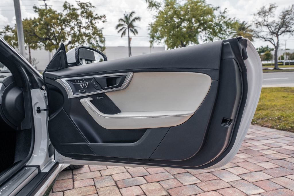 Used 2020 Jaguar F-TYPE R-Dynamic image 31