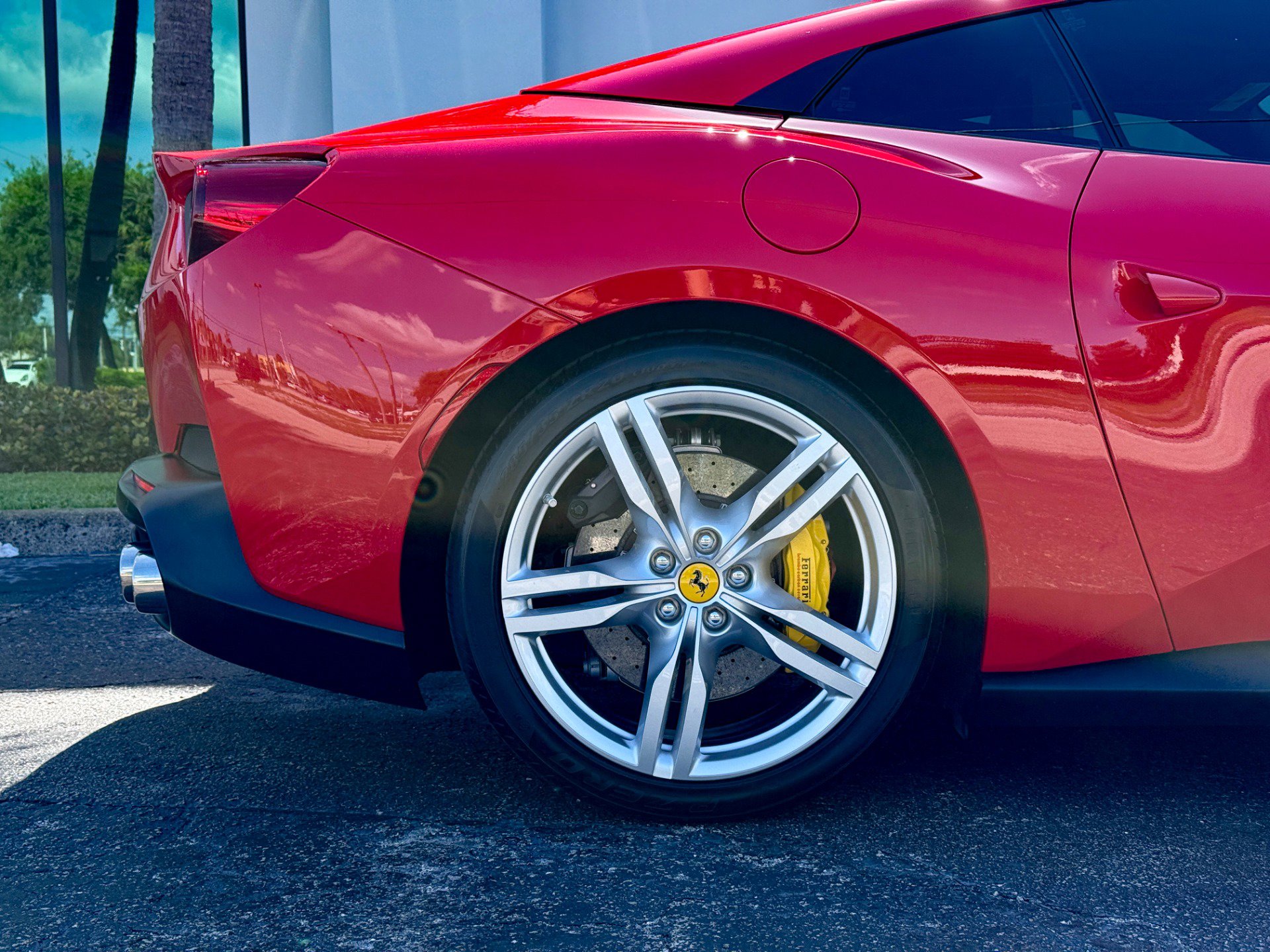 Used 2019 Ferrari Portofino RWD image 21