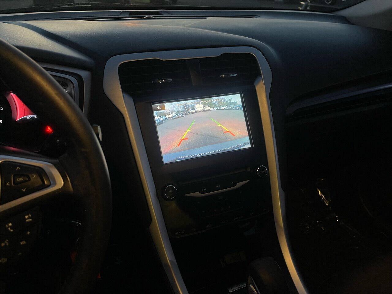 Used 2014 Ford Fusion SE FWD image 19