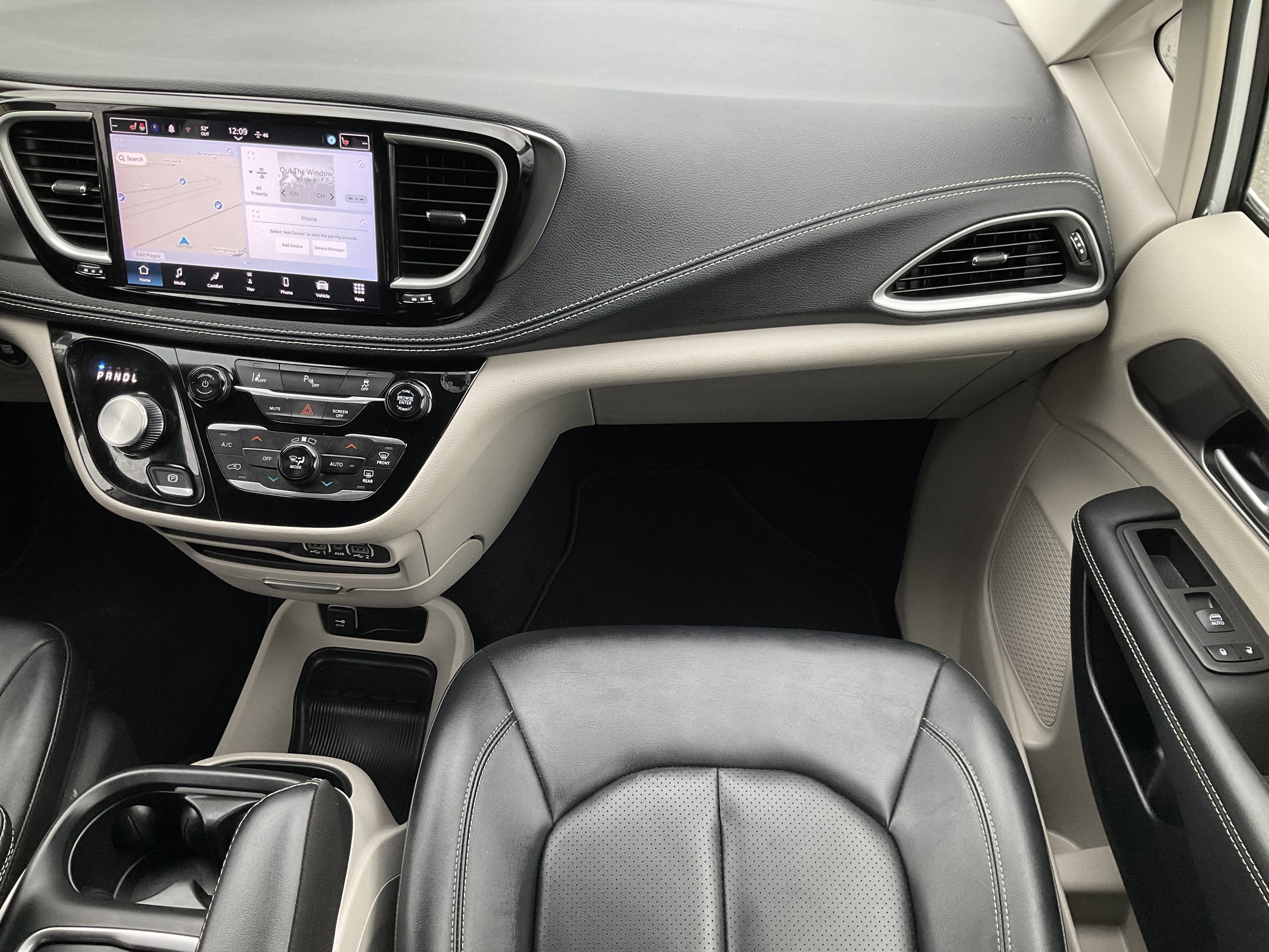 Used 2024 Chrysler Pacifica Select FWD image 27