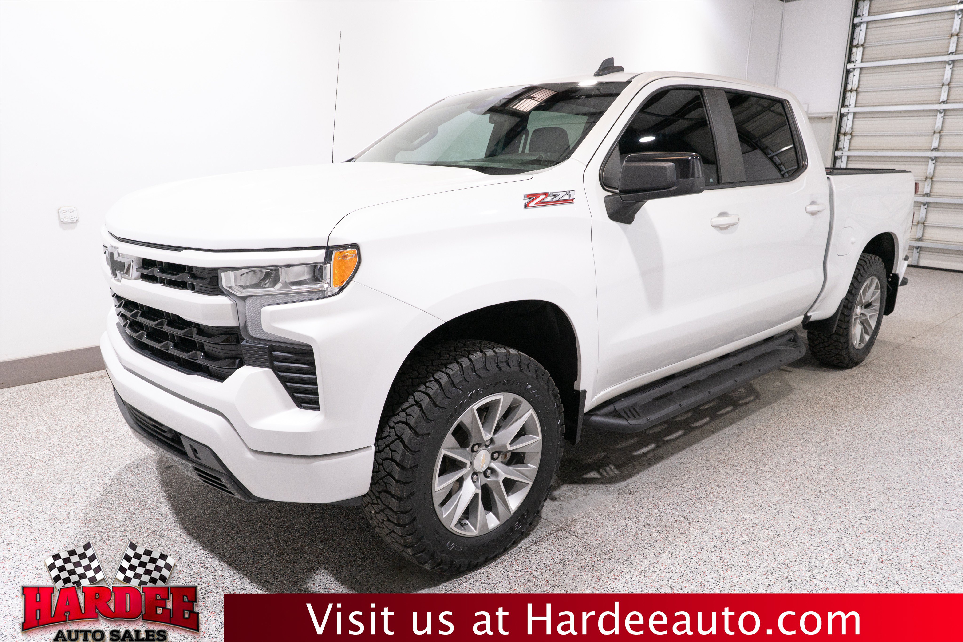 Used 2023 Chevrolet Silverado 1500 RST w/ Convenience Package II AWD/4WD image 2