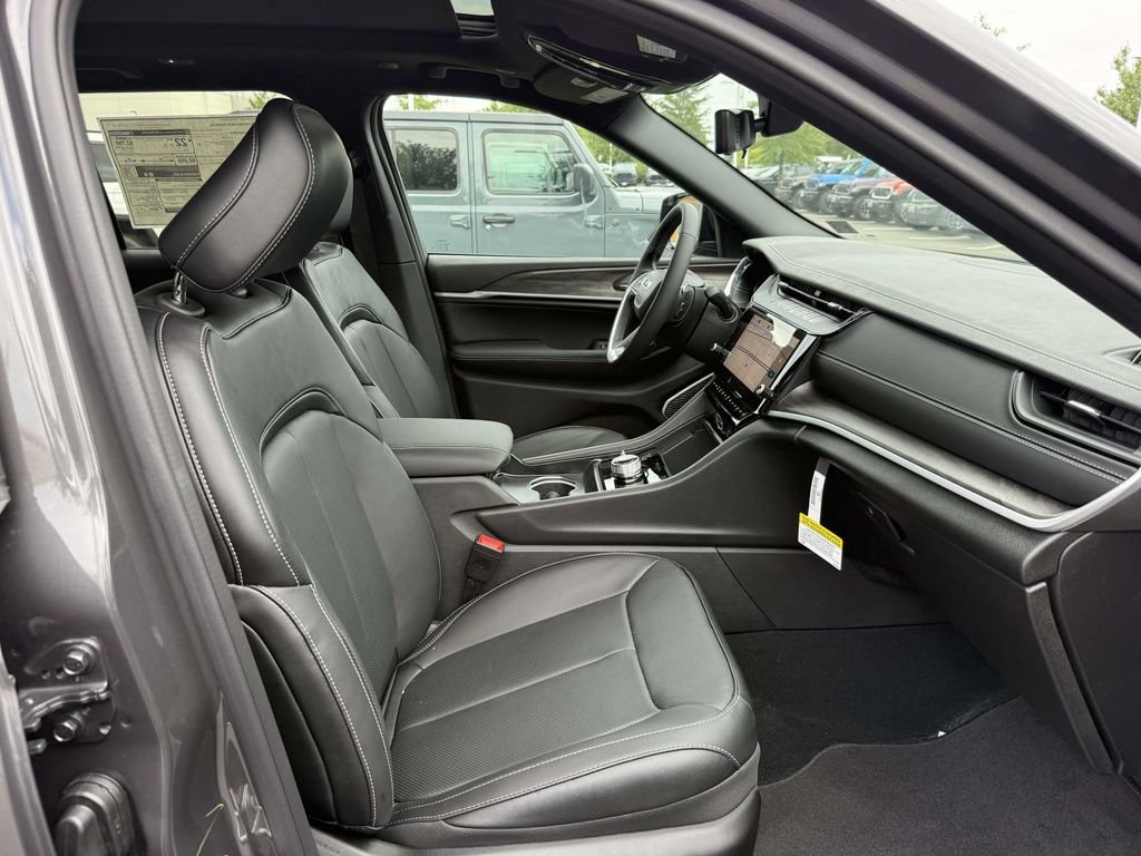 New 2026 Jeep Grand Cherokee Limited AWD/4WD image 15