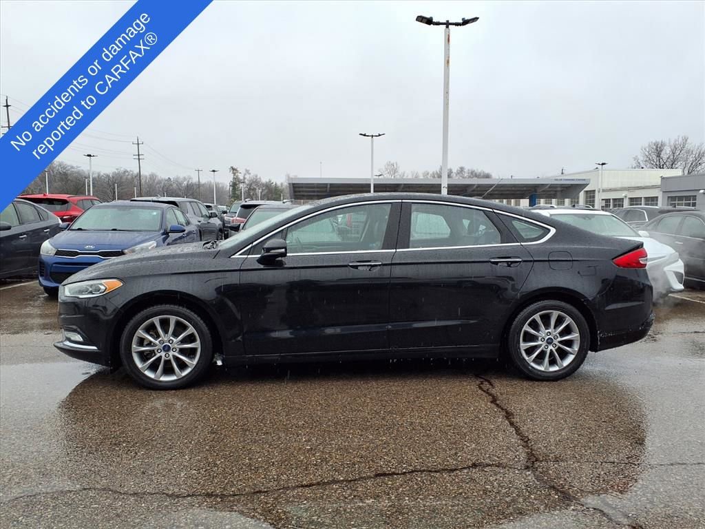 Used 2017 Ford Fusion SE w/ Fusion SE Technology Package image 9