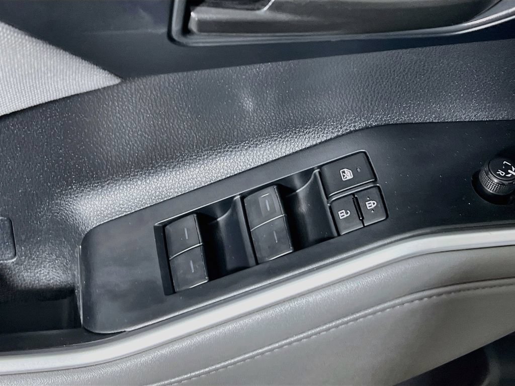 Used 2023 Toyota Highlander LE FWD image 16