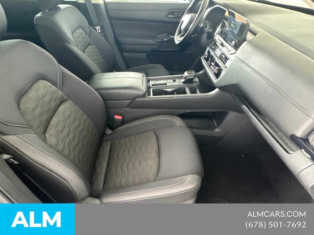 Used 2025 Nissan Pathfinder S FWD image 16