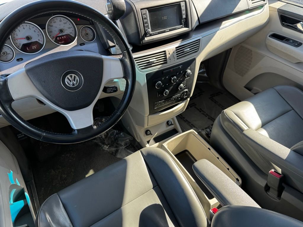 Used 2010 Volkswagen Routan SE image 9