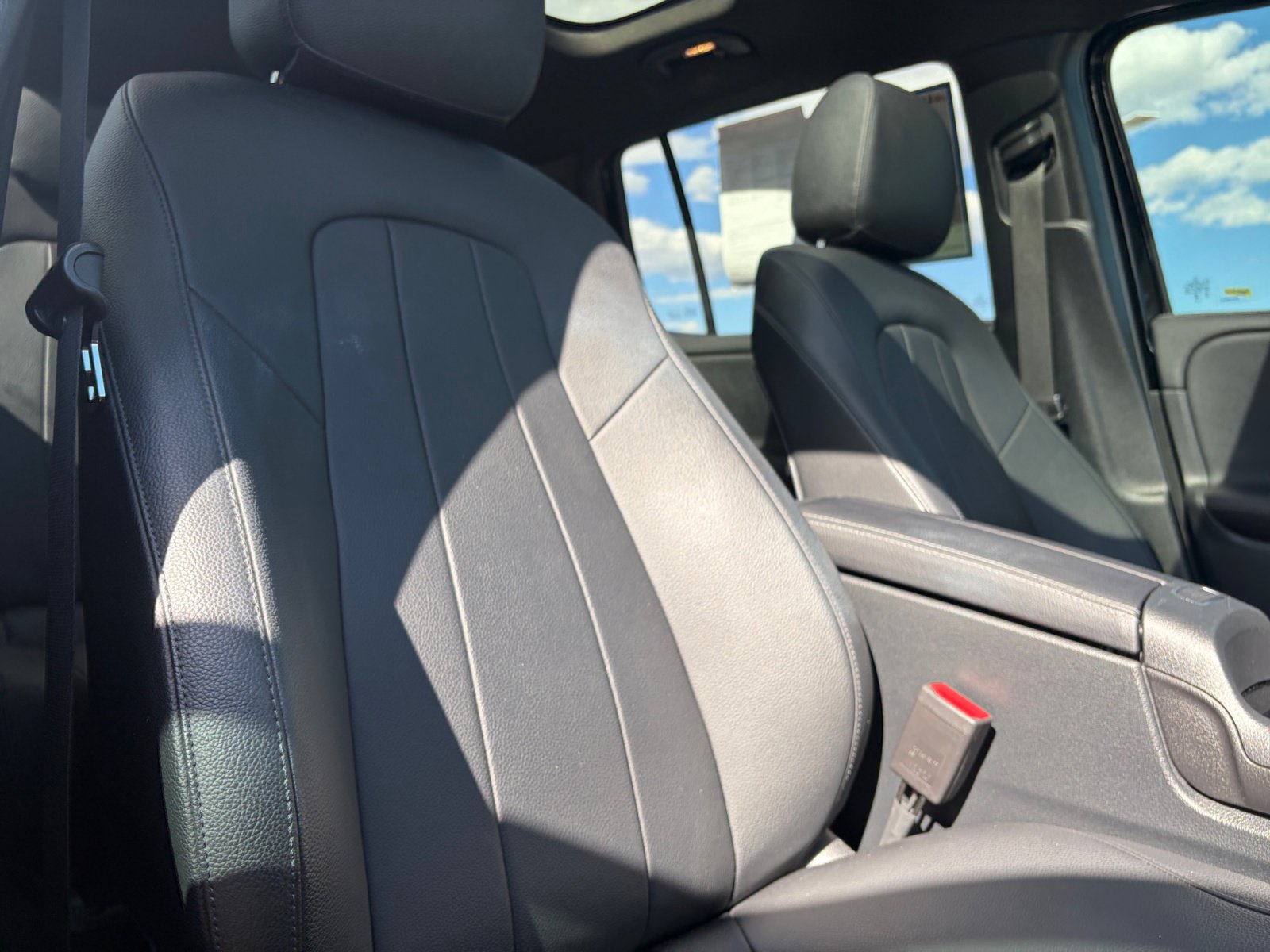 Used 2025 Mercedes-Benz GLB 250 4MATIC image 29