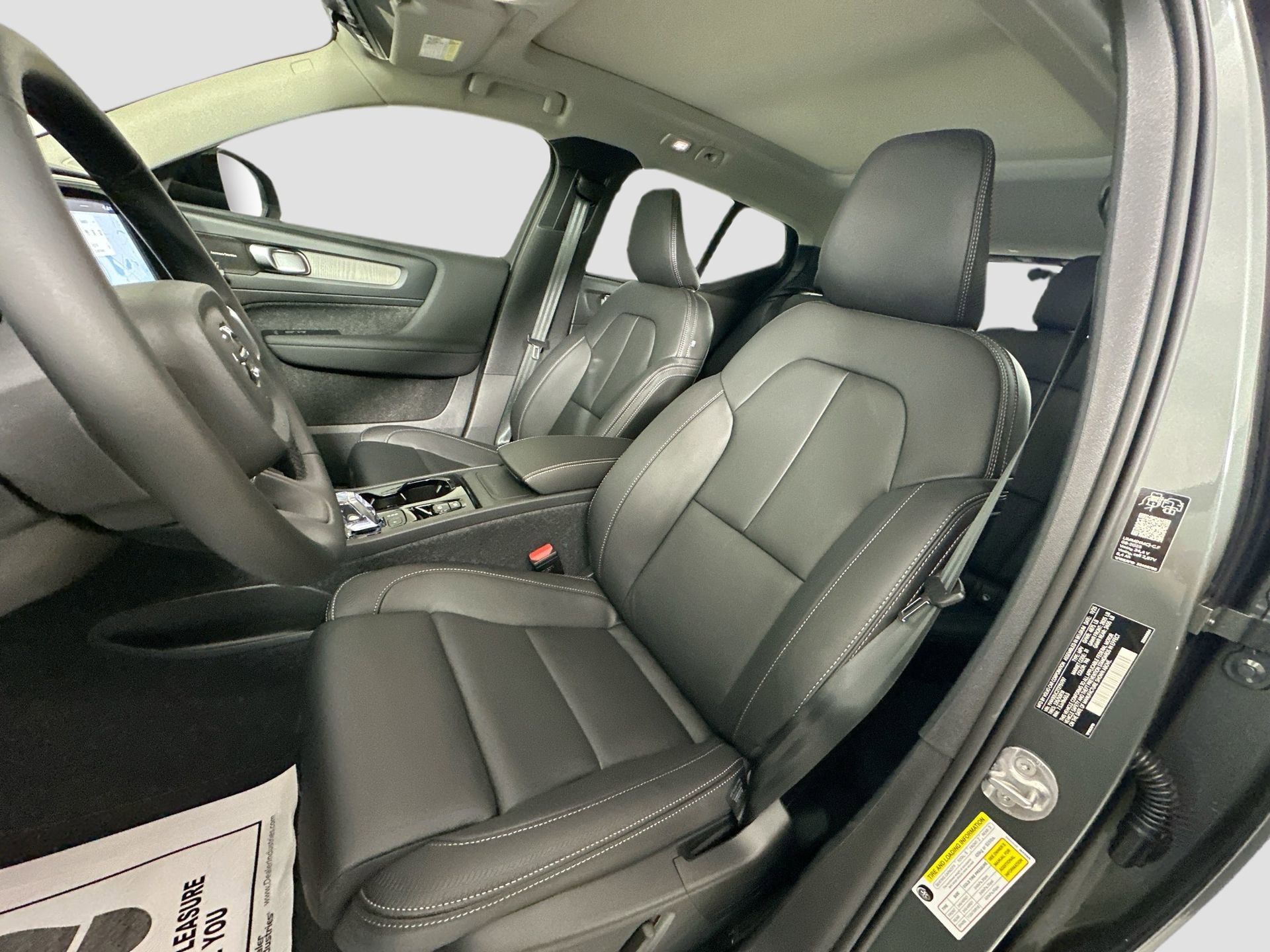 New 2026 Volvo XC40 B4 Plus w/ Climate Package FWD image 22