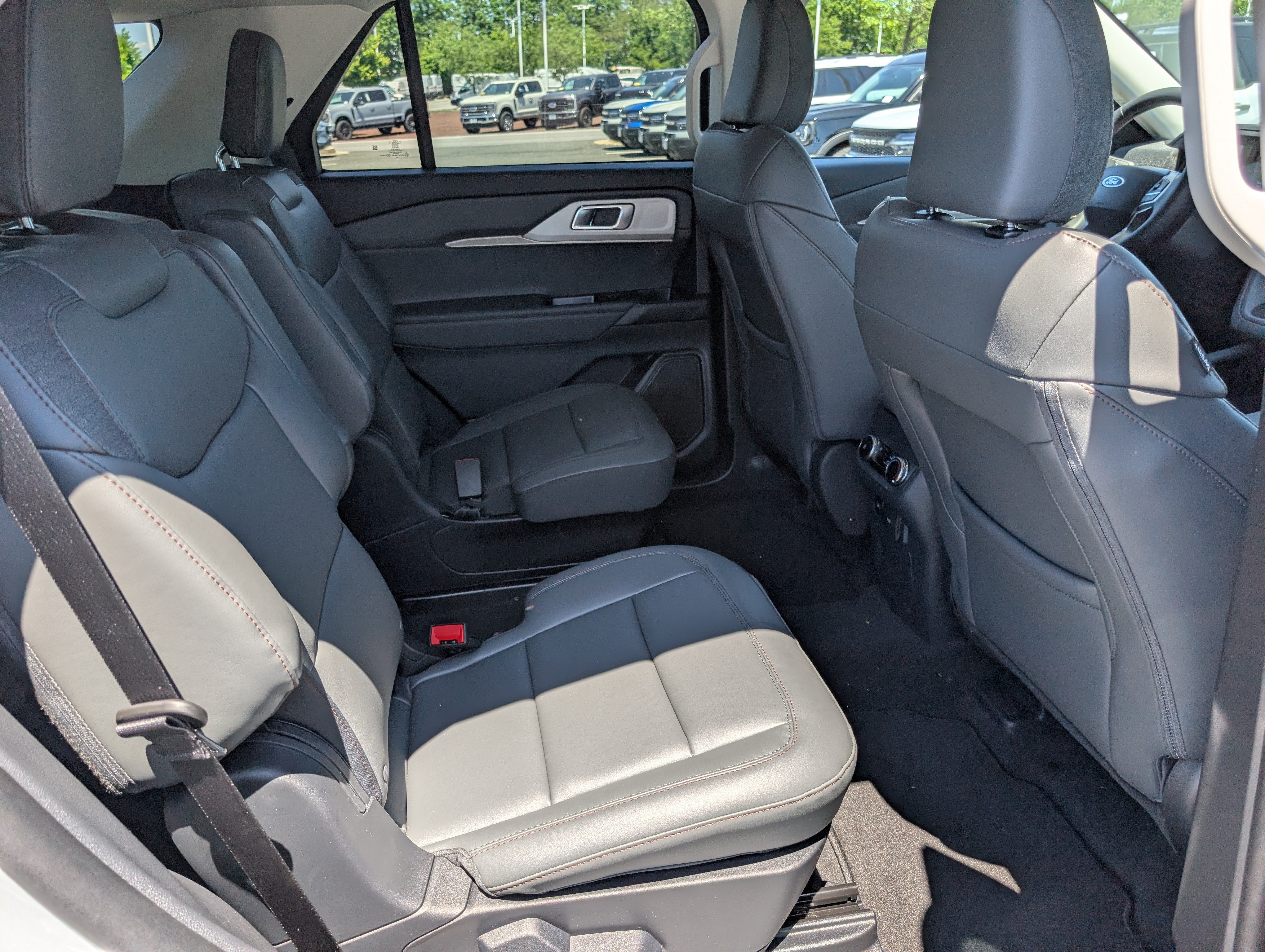 New 2026 Ford Explorer Active w/ Active Comfort Package AWD/4WD image 7